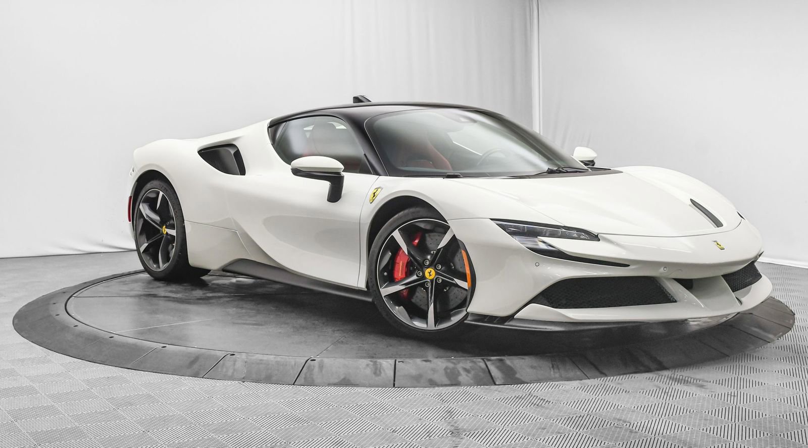 Used 2023 Ferrari SF90 Stradale image 2