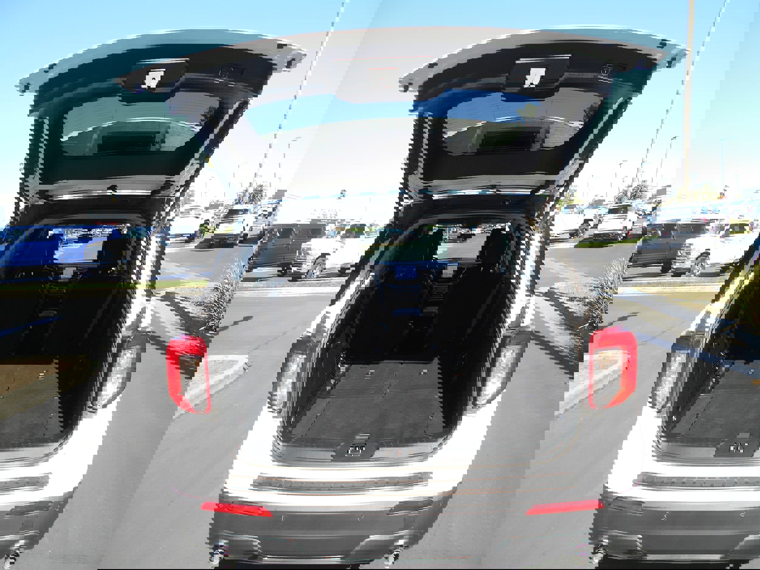 Used 2023 Ford Explorer XLT w/ Equipment Group 202A image 11