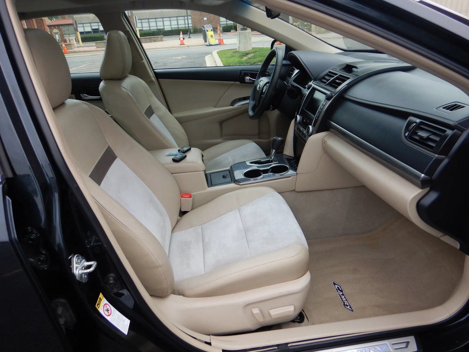 Used 2012 Toyota Camry XLE w/ Leather Pkg FWD image 22