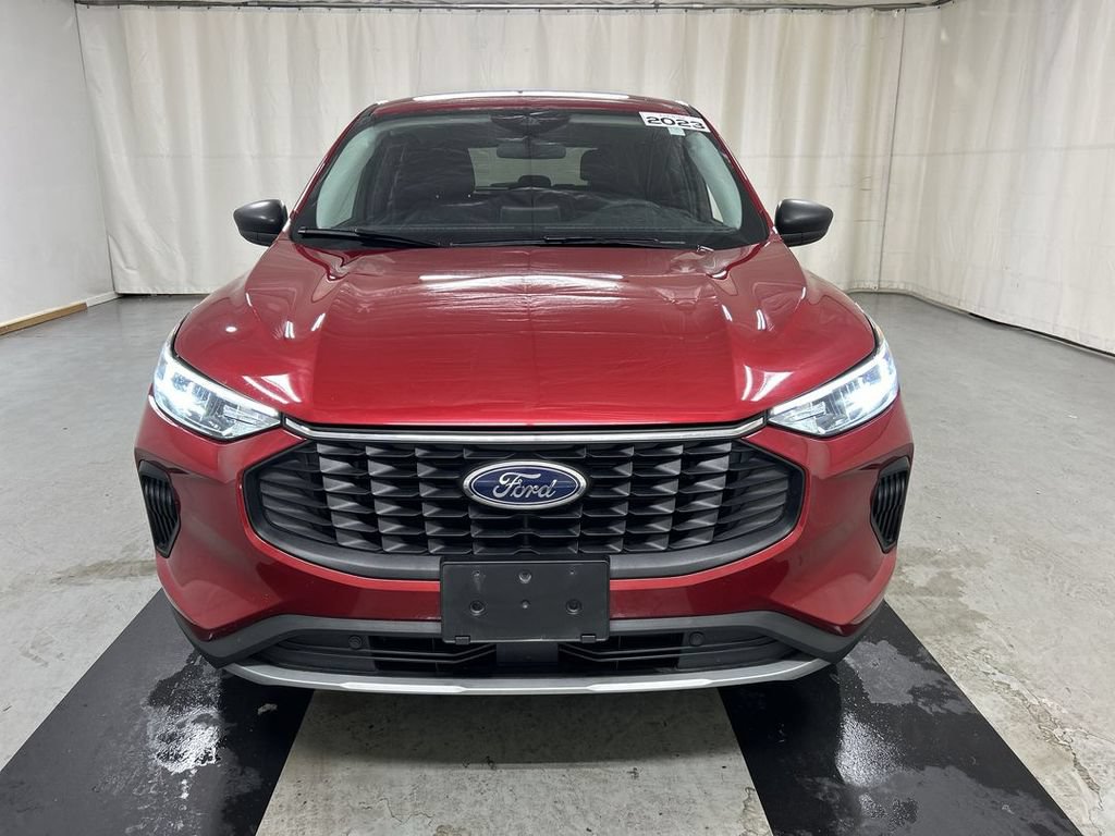 Used 2023 Ford Escape Active AWD/4WD image 3