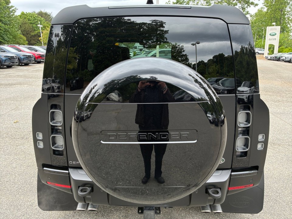 Used 2023 Land Rover Defender 110 AWD/4WD image 14