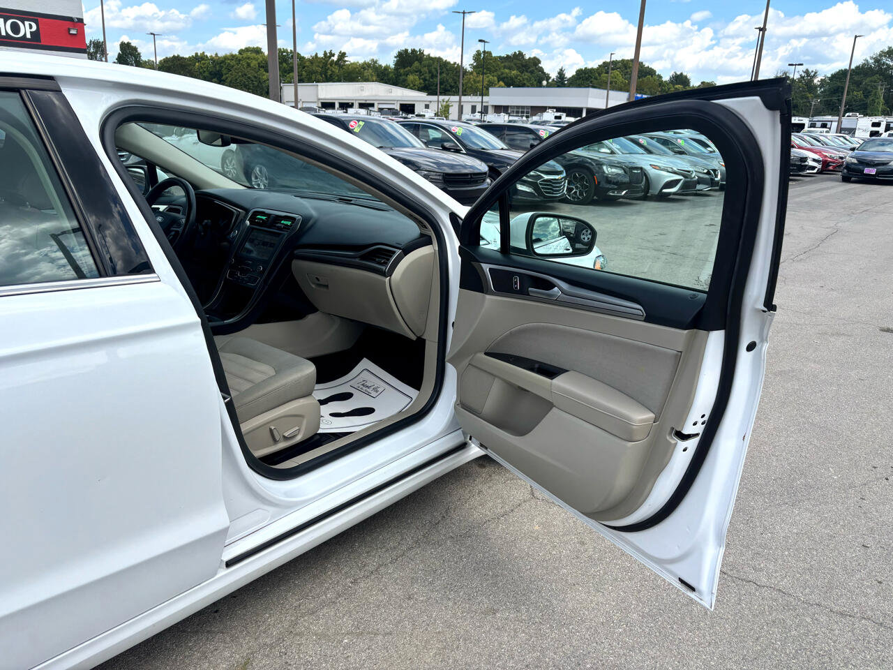 Used 2019 Ford Fusion SE image 9