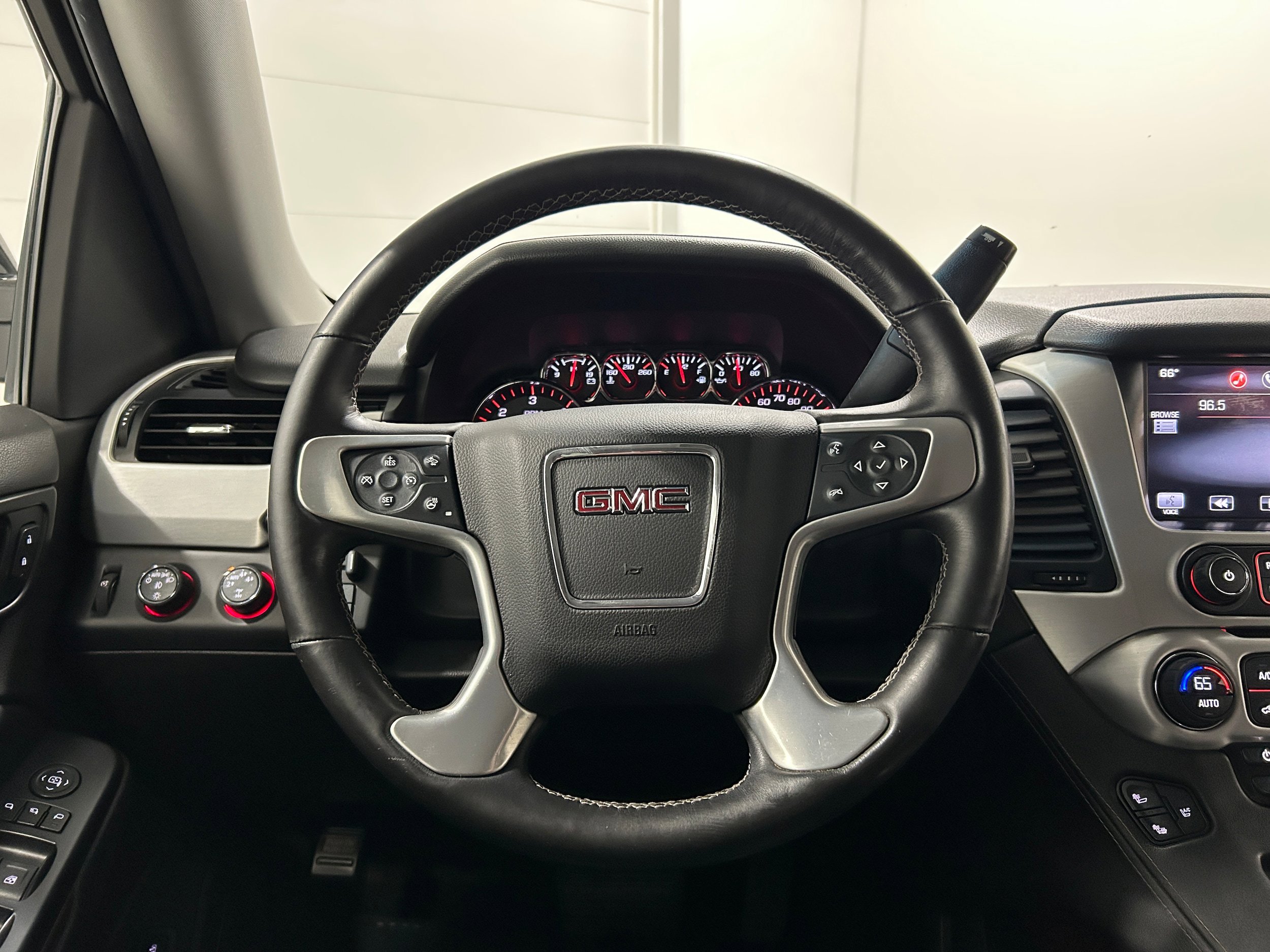 Used 2015 GMC Yukon XL SLT w/ Open Road Package AWD/4WD image 13
