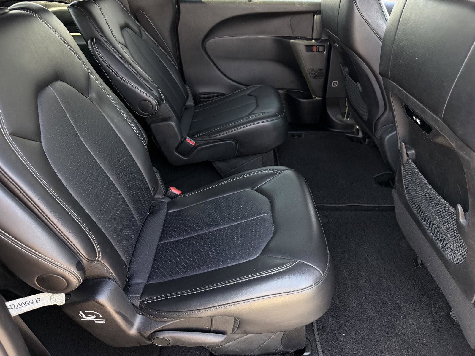 Used 2025 Chrysler Pacifica Select image 23