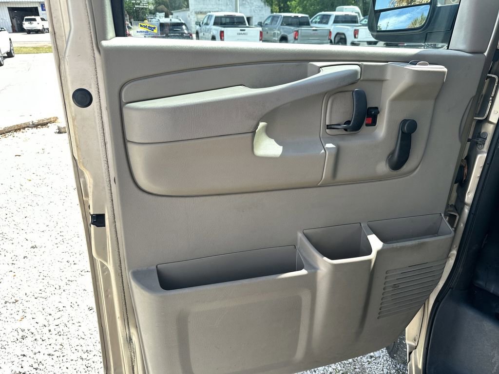 Used 2010 GMC Savana 3500 Extended w/ Chrome Appearance Package RWD image 11