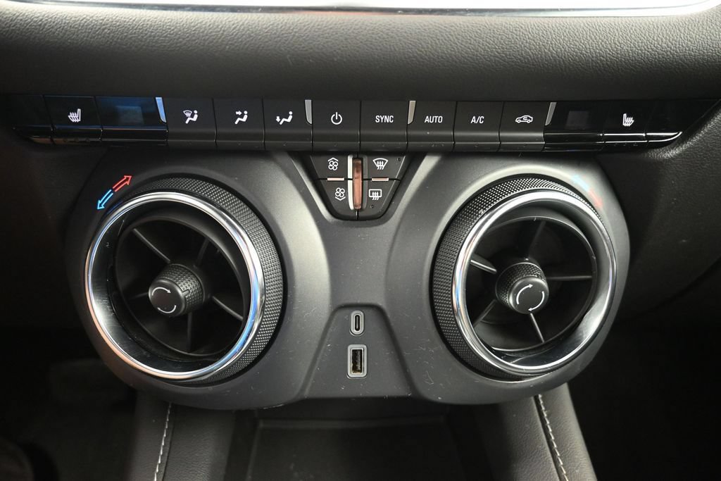 Used 2025 Chevrolet Blazer LT FWD image 14
