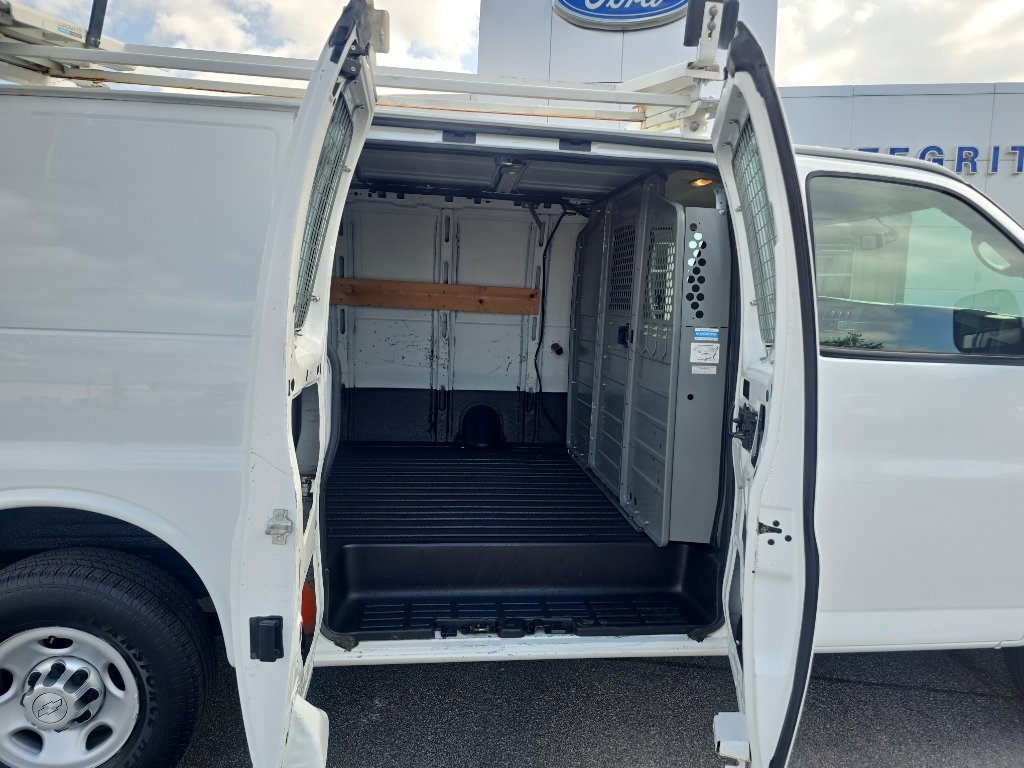 Used 2015 Chevrolet Express 2500 RWD image 13