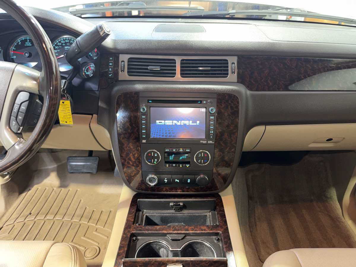 Used 2014 GMC Yukon Denali RWD image 21