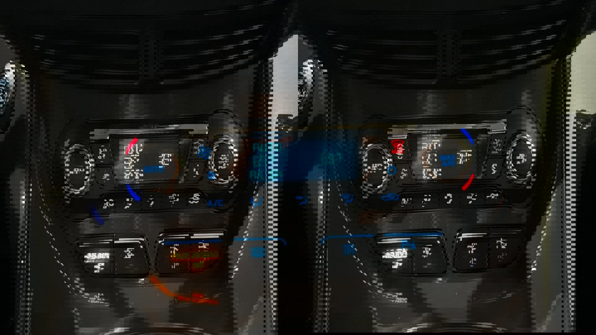 Used 2016 Ford Escape Titanium w/ Equipment Group 301A image 28