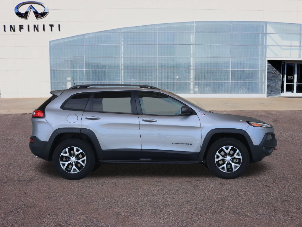 Used 2018 Jeep Cherokee Trailhawk AWD/4WD image 54