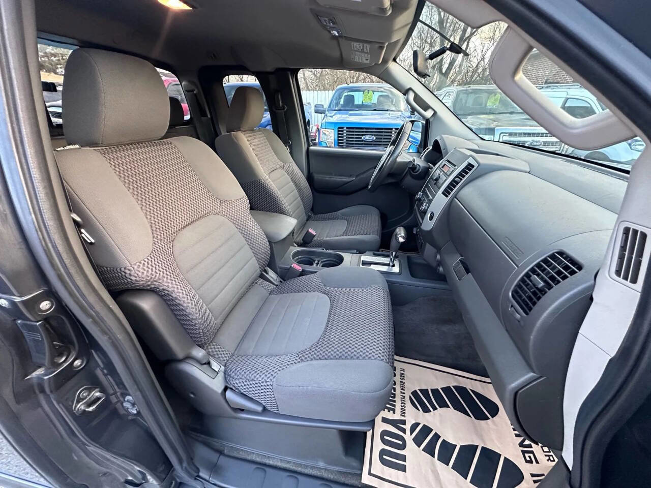 Used 2012 Nissan Frontier SV image 12