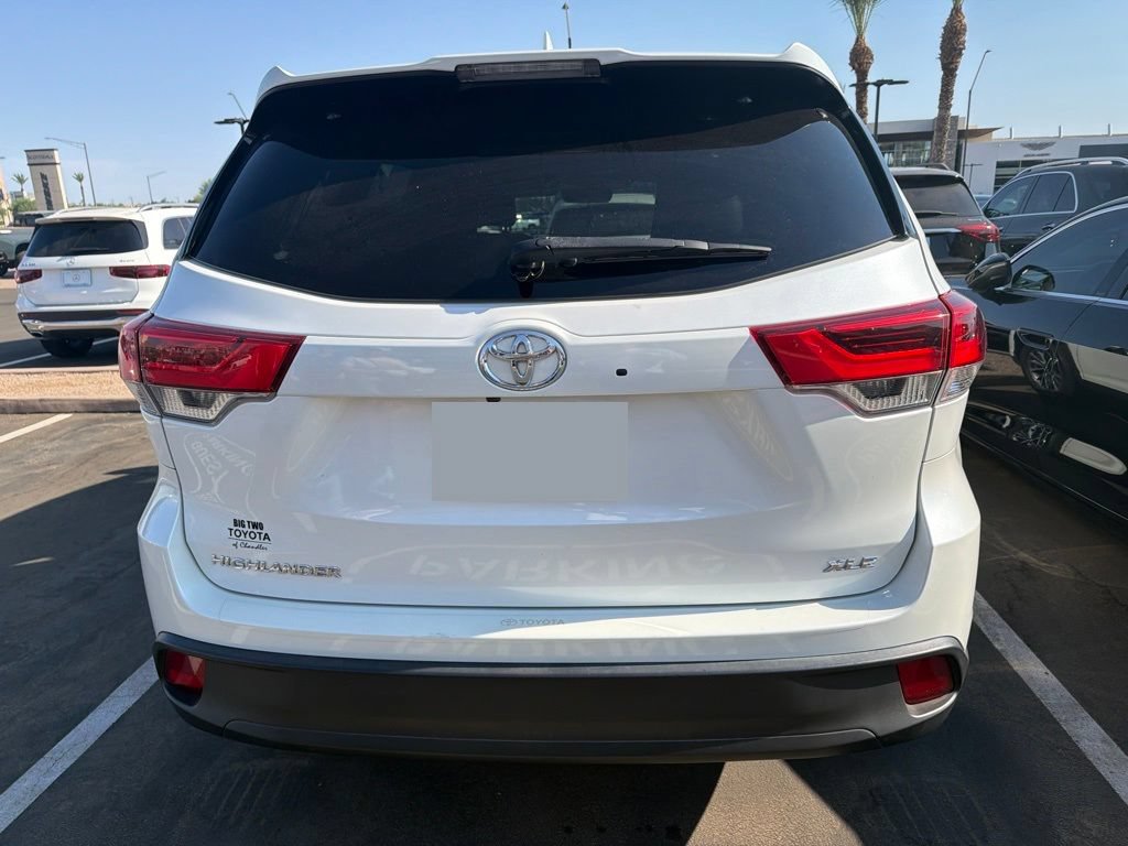 Used 2019 Toyota Highlander XLE FWD image 5