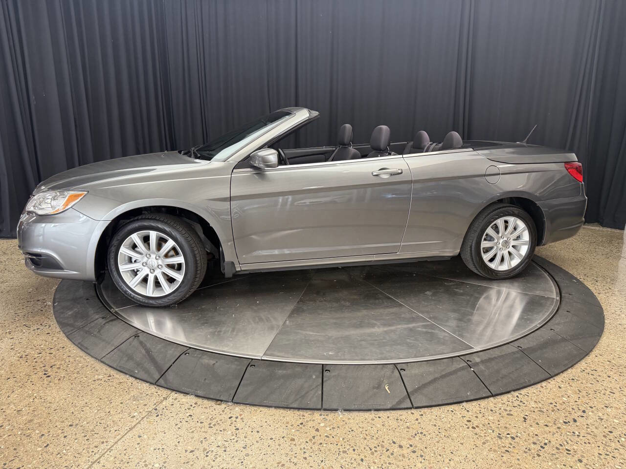 Used 2013 Chrysler 200 Touring image 4