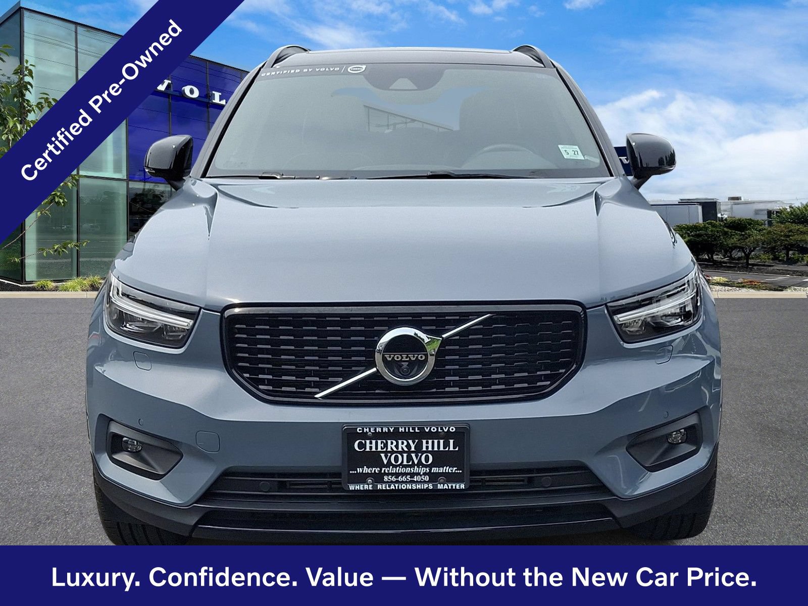 Certified 2022 Volvo XC40 T5 R-Design w/ Advanced Package AWD/4WD image 2