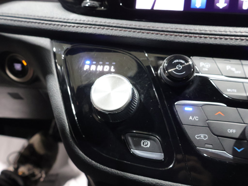Used 2020 Chrysler Pacifica Limited FWD image 29