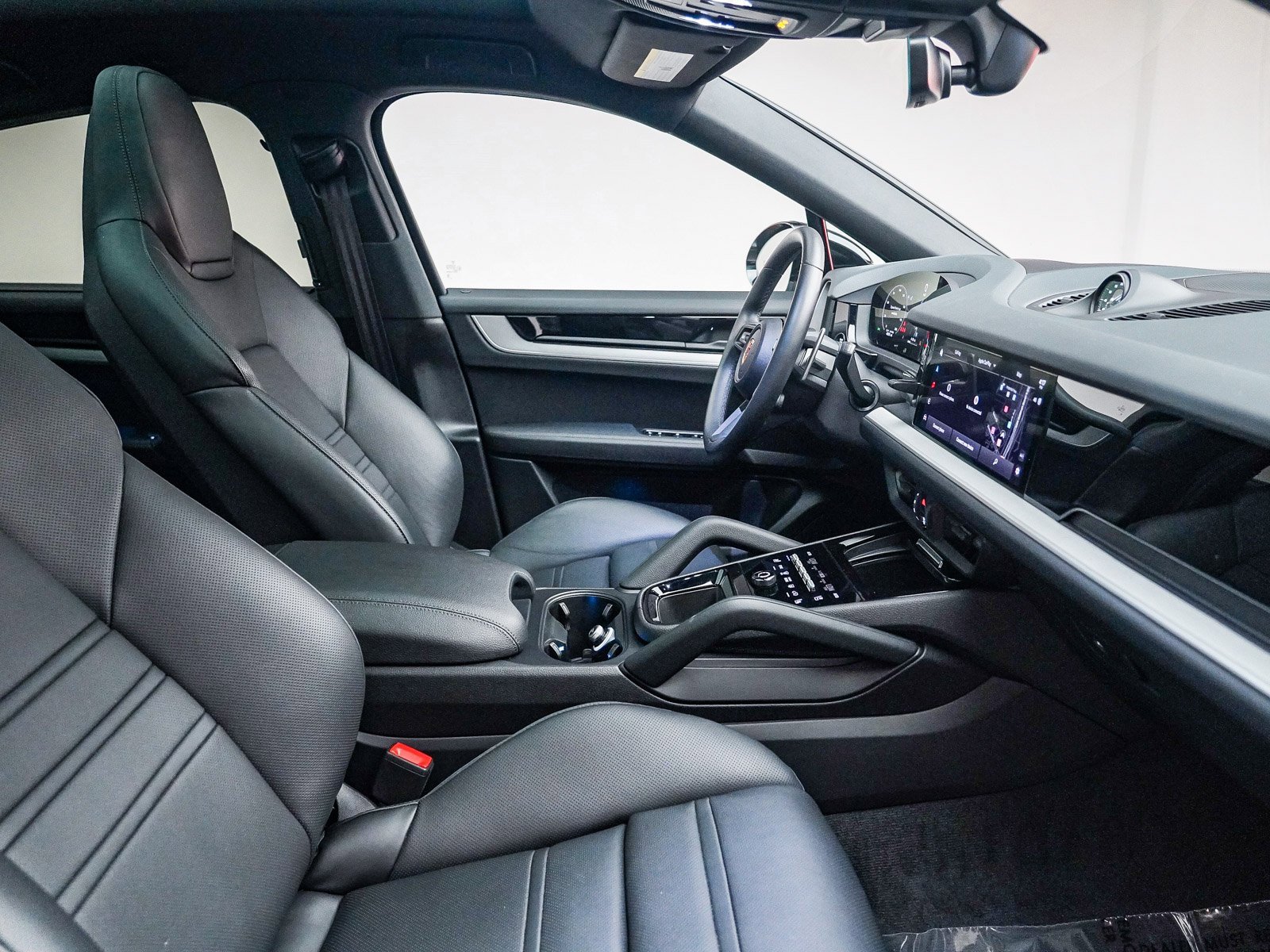 Used 2025 Porsche Cayenne S image 20