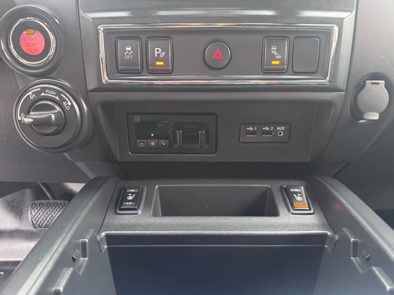 Used 2019 Nissan Titan SV w/ SV Convenience Package AWD/4WD image 15
