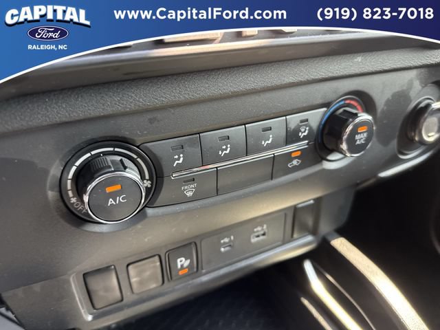 Used 2025 Nissan Frontier SV RWD image 29