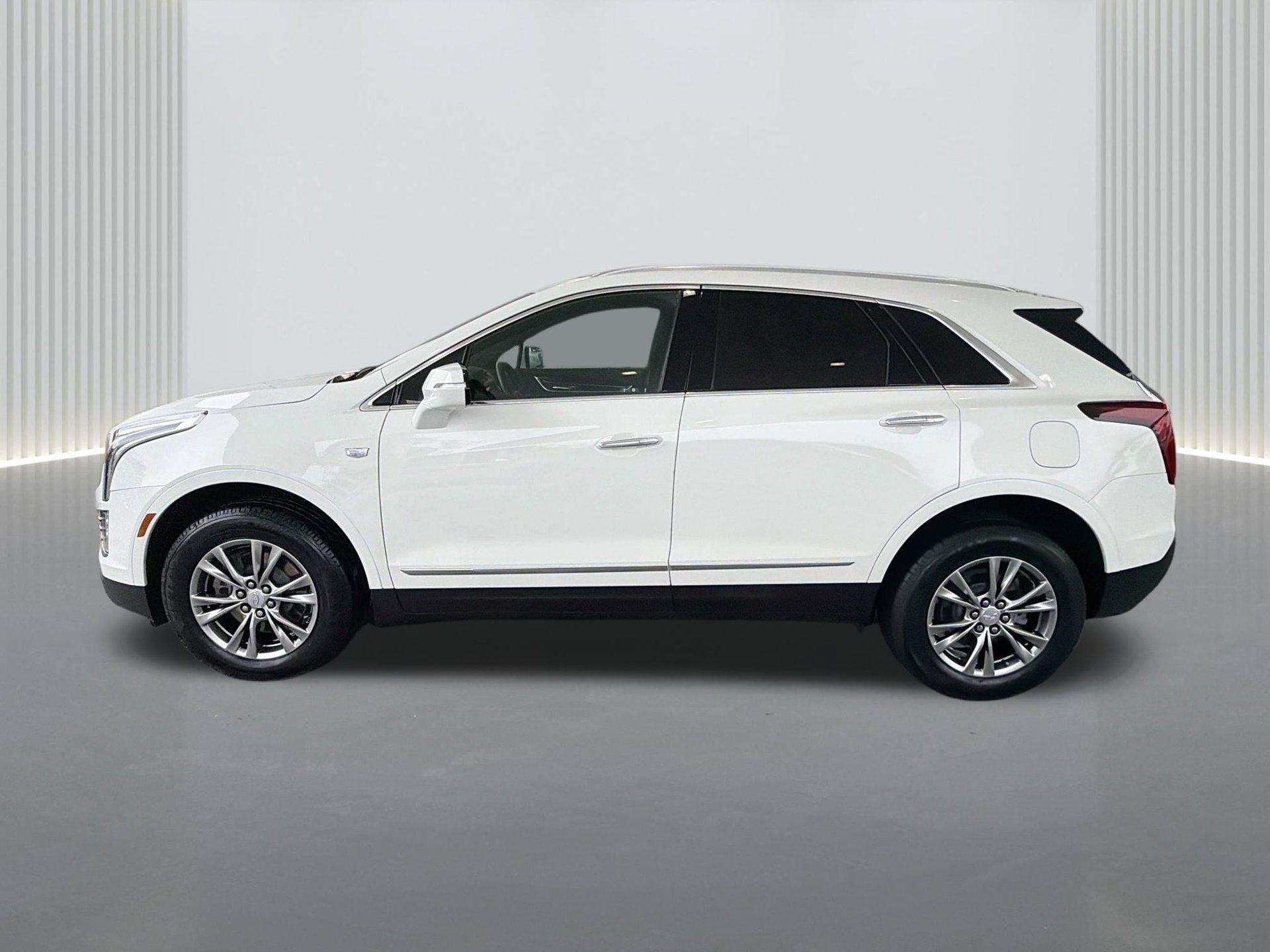 Certified 2022 Cadillac XT5 Premium Luxury FWD image 2
