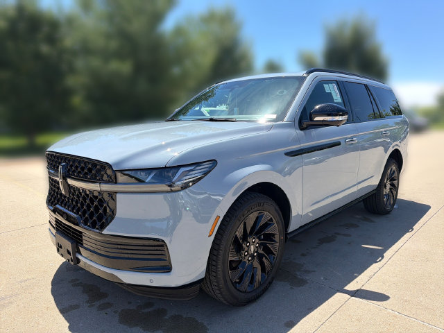 New 2026 Lincoln Navigator Reserve w/ Jet Appearance Package AWD/4WD image 11