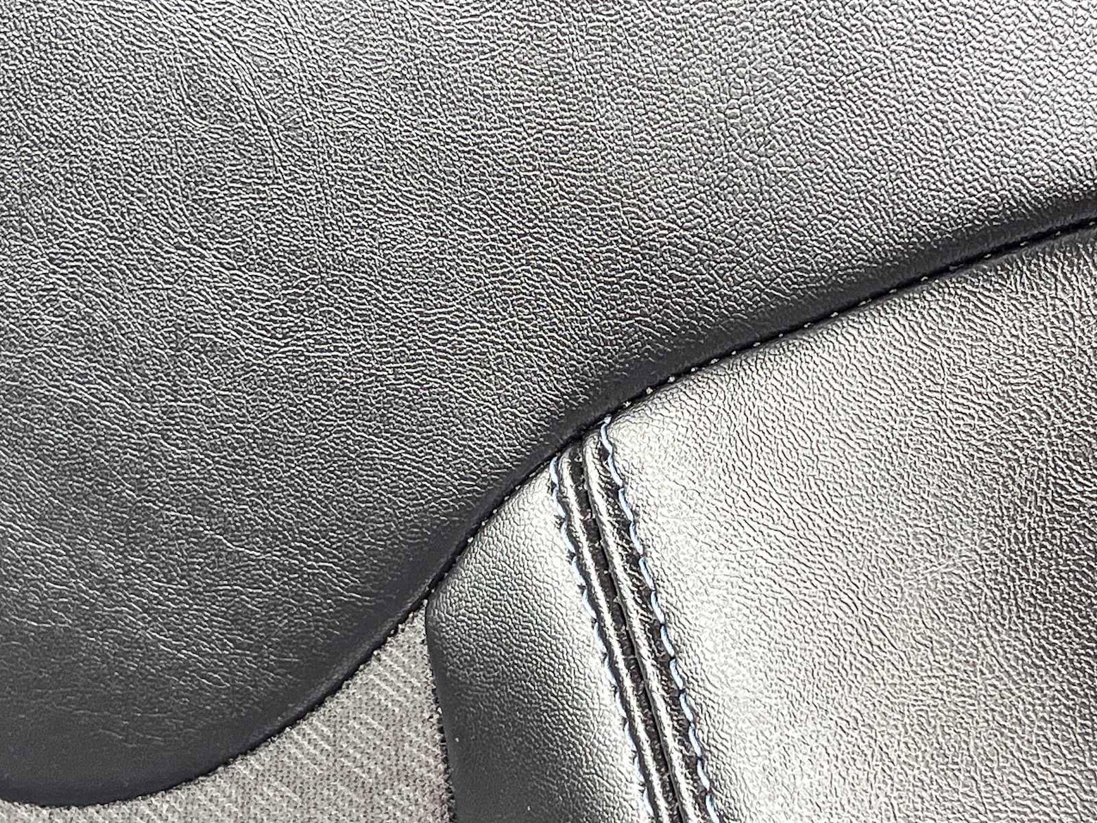 Used 2019 Jeep Cherokee Latitude Plus w/ Comfort/Convenience Group image 24