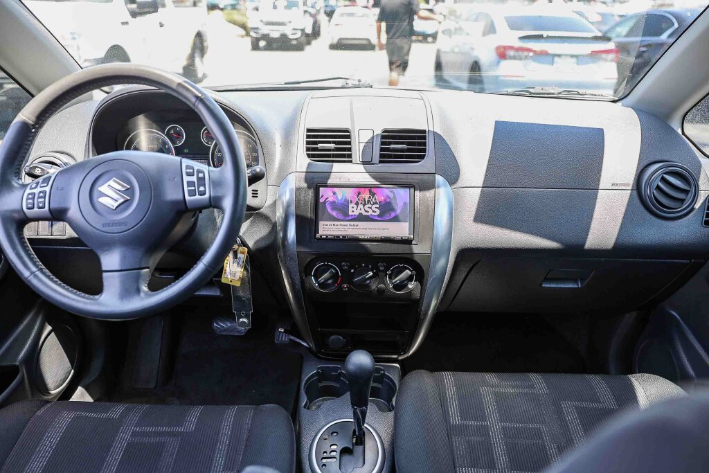 Used 2010 Suzuki SX4 LE FWD image 2