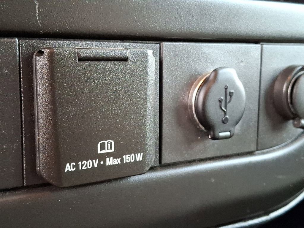 Used 2018 Chevrolet Express 3500 w/ Driver Convenience Package image 26