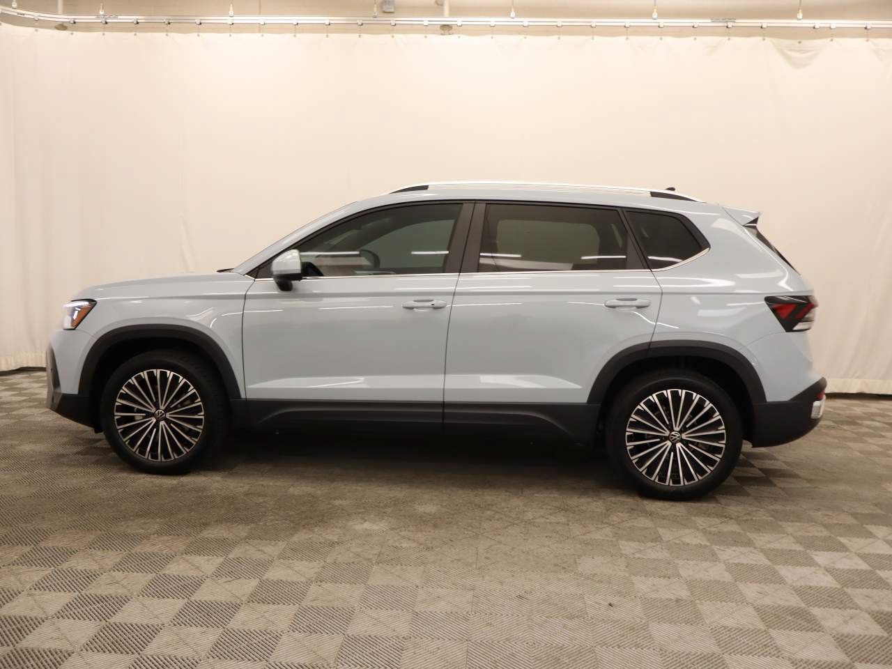 New 2026 Volkswagen Taos SE FWD image 2