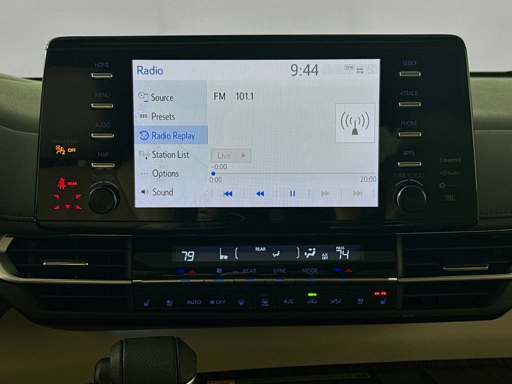 Used 2021 Toyota Sienna Limited image 15