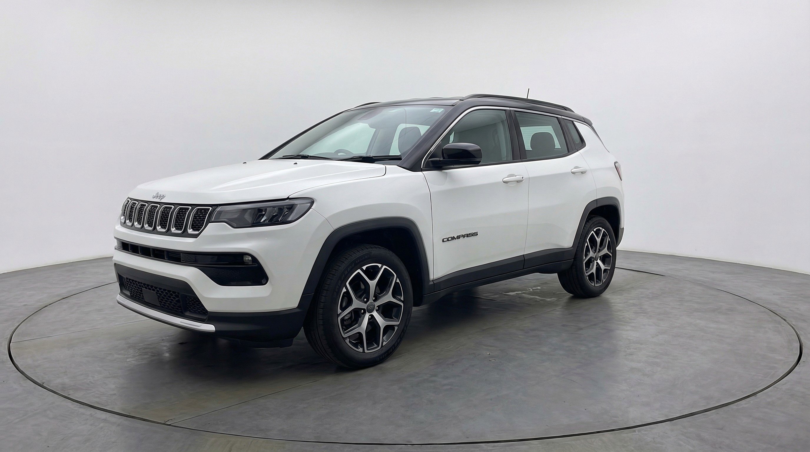 Used 2025 Jeep Compass Limited AWD/4WD image 3