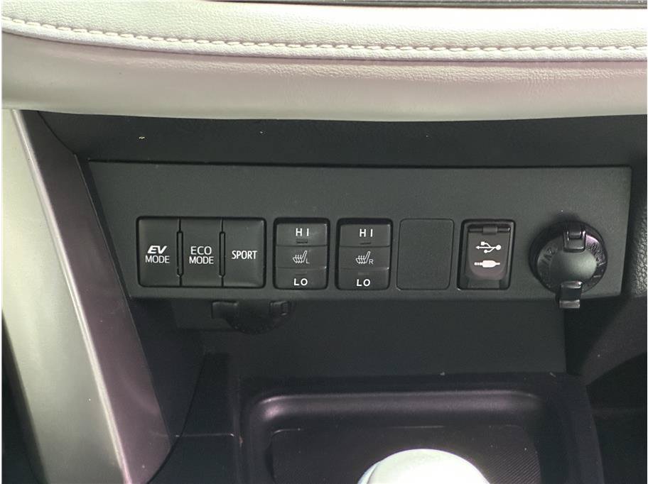 Used 2018 Toyota RAV4 Limited w/ Advanced Technology Package AWD/4WD image 26