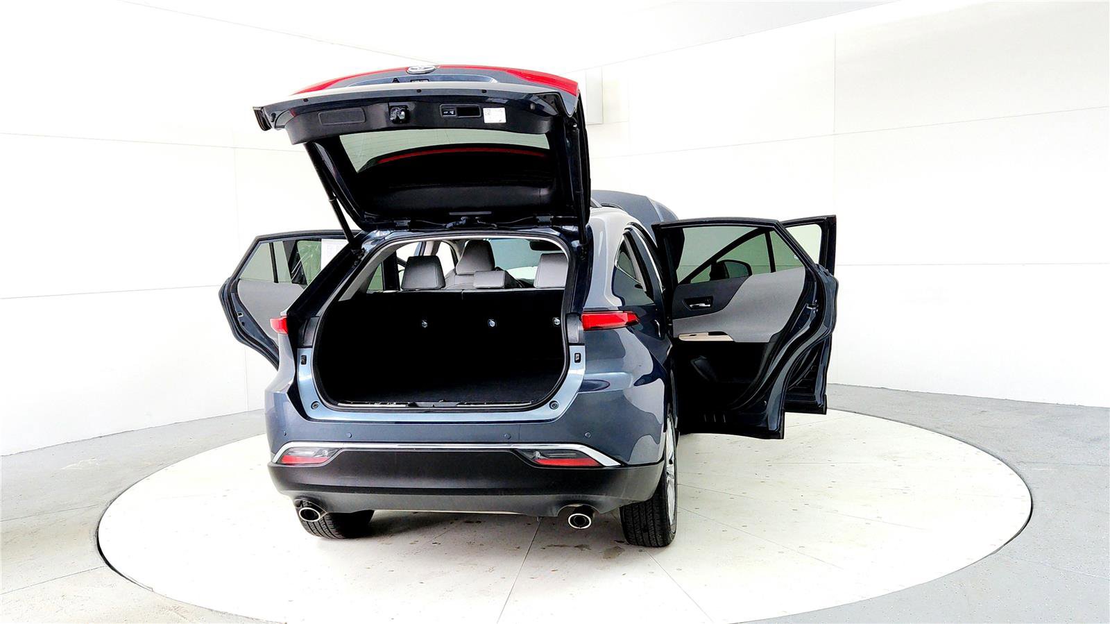 Certified 2022 Toyota Venza XLE image 11