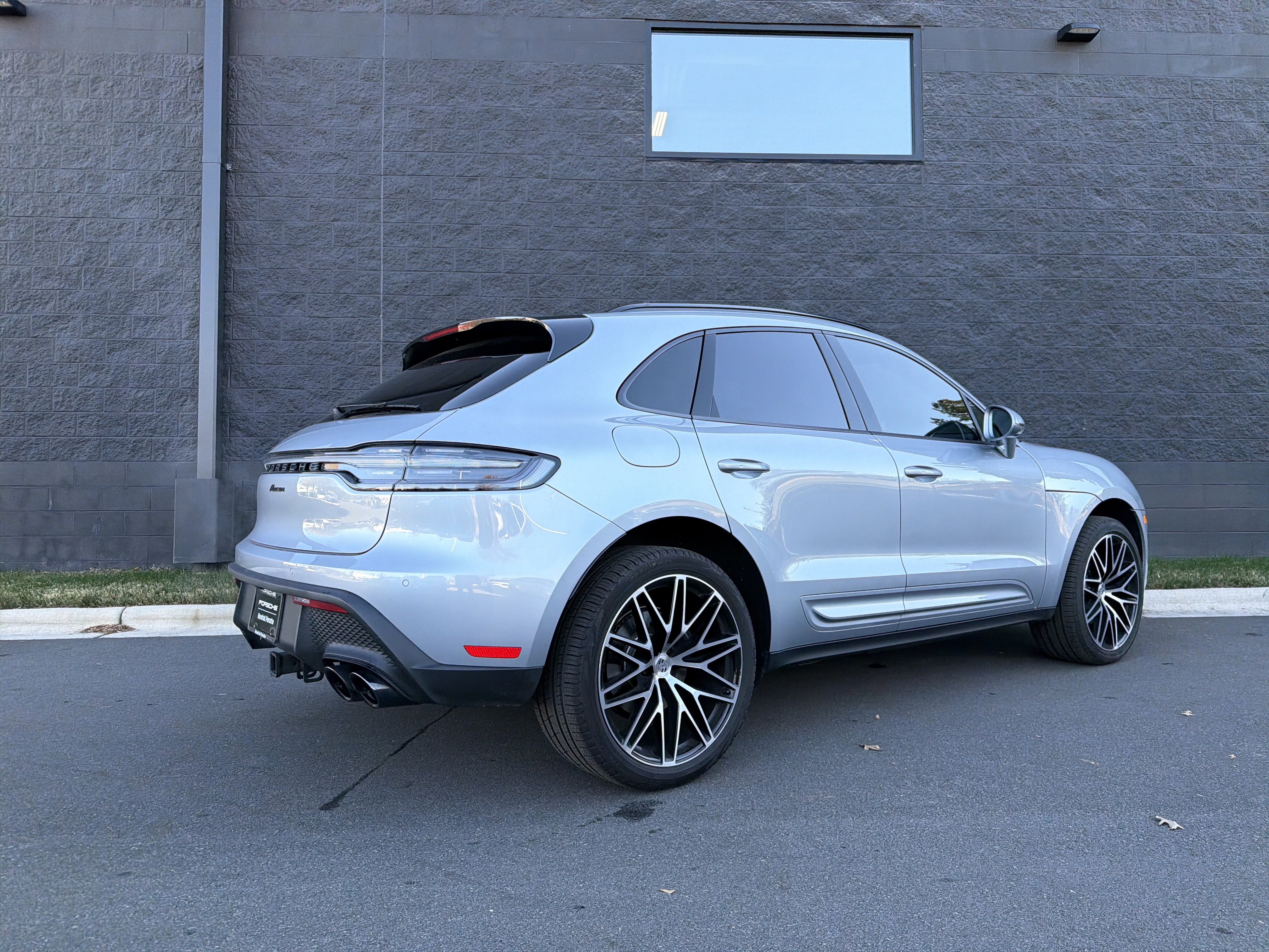 Certified 2025 Porsche Macan image 7
