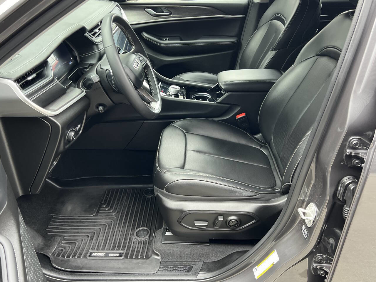 Used 2023 Jeep Grand Cherokee L Limited w/ Luxury Tech Group II image 16