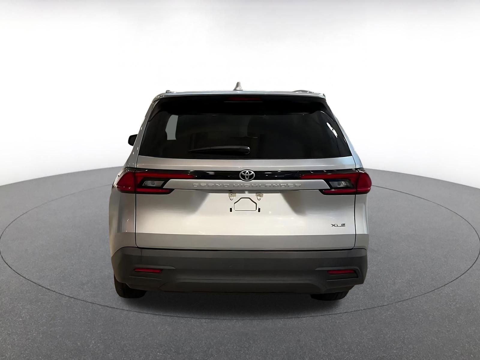 Used 2025 Toyota Grand Highlander FWD image 12