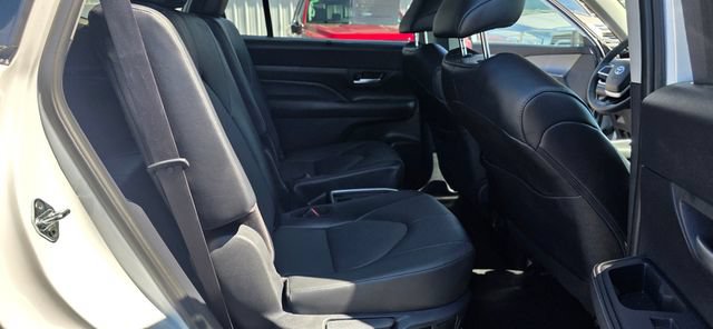 Used 2025 Toyota Grand Highlander AWD image 18
