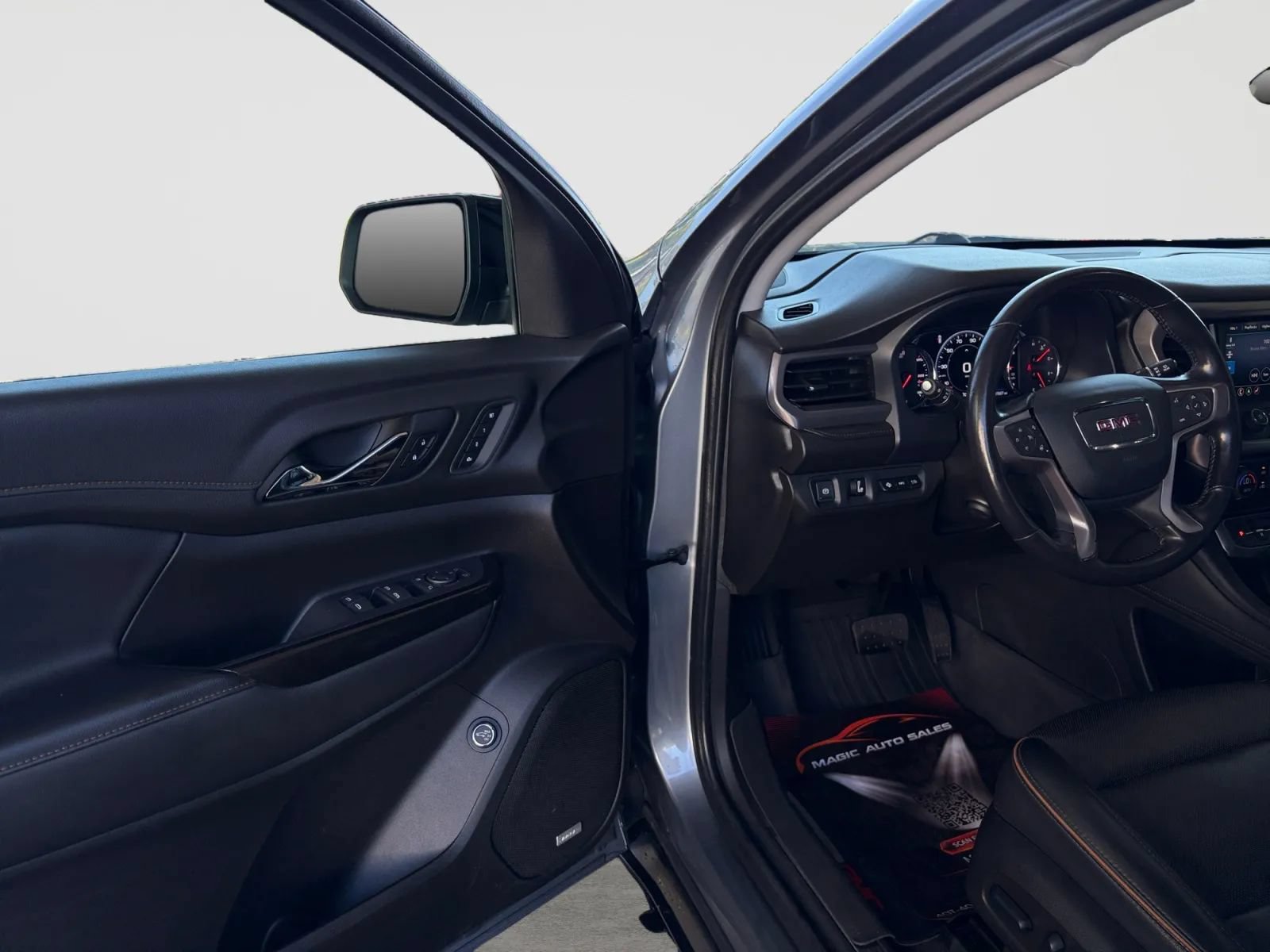 Used 2022 GMC Acadia AT4 w/ Technology Package AWD/4WD image 11
