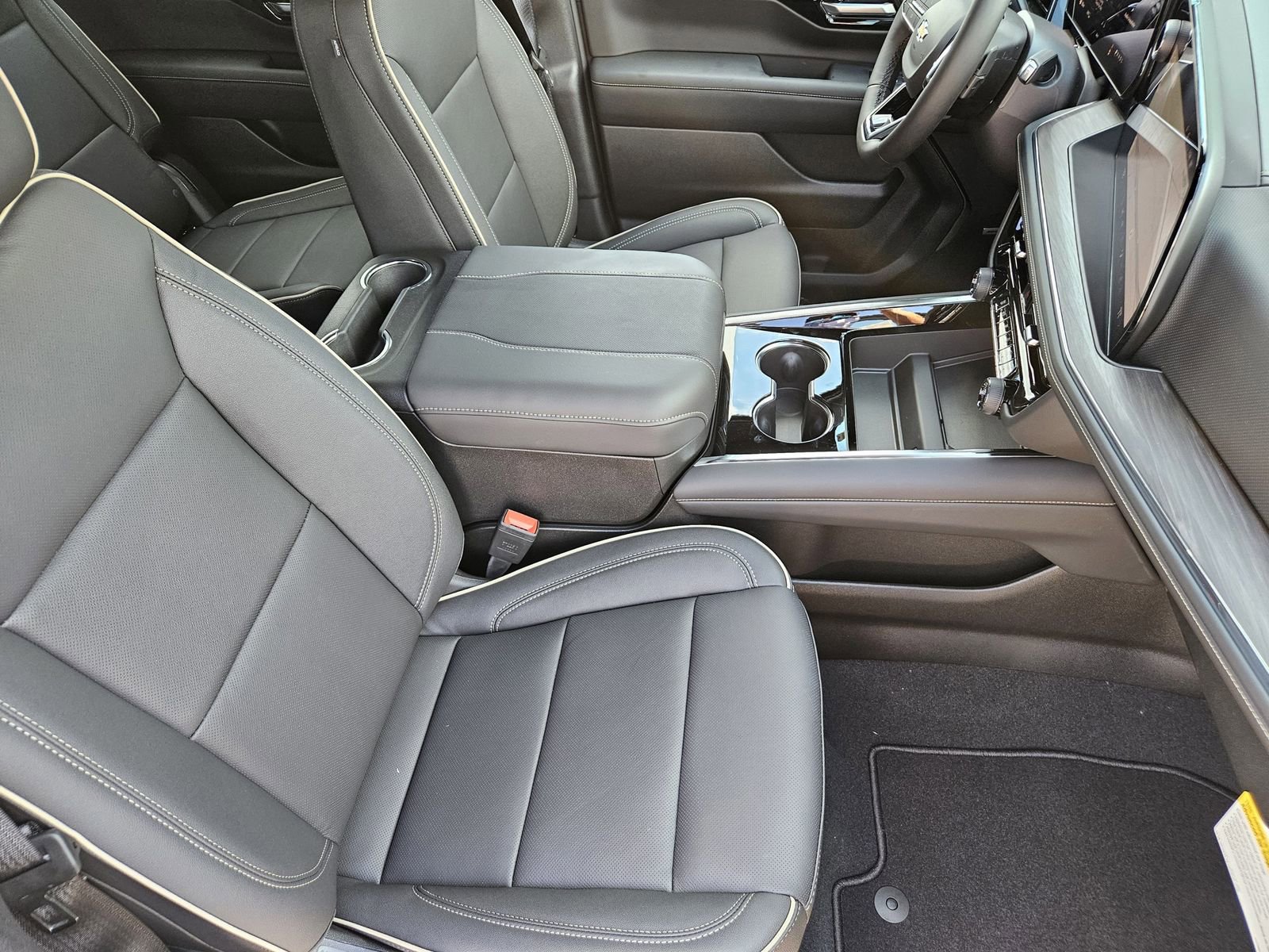 New 2026 Chevrolet Suburban Premier w/ Sun And Tow Package image 18
