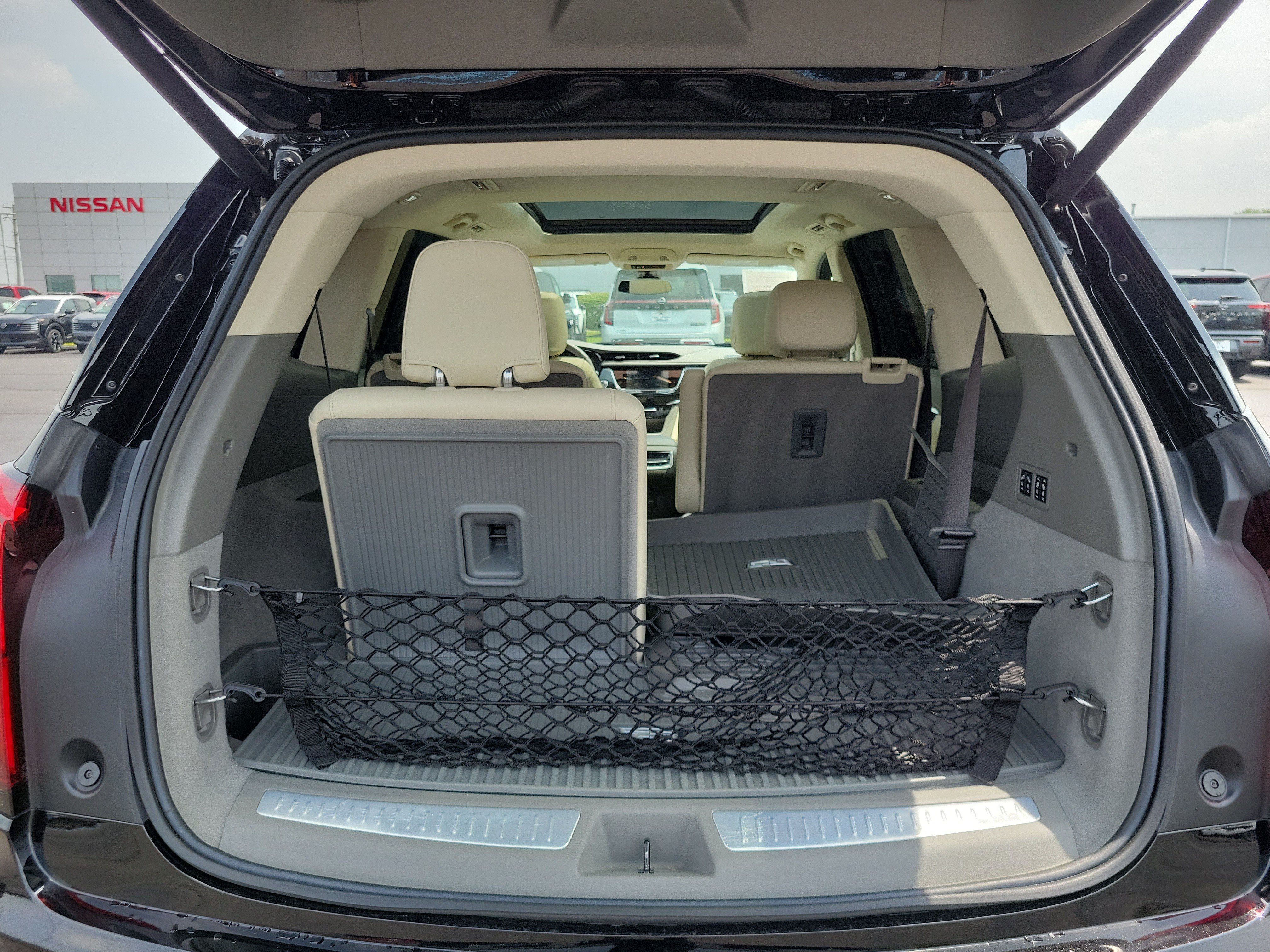 Used 2025 Cadillac XT6 Premium Luxury w/ LPO, Floor Liner Package AWD/4WD image 8