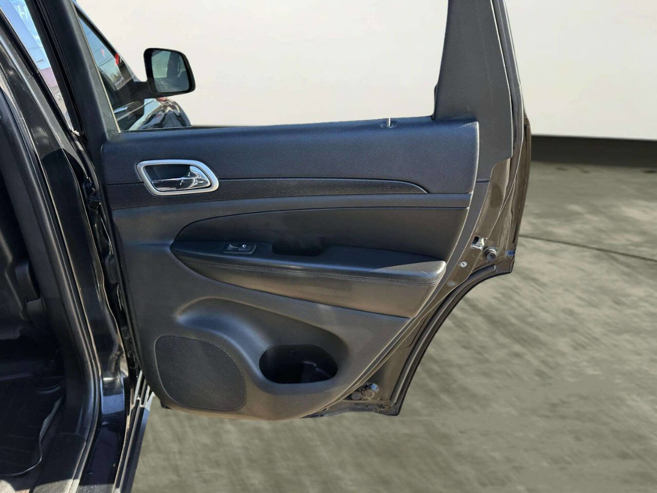 Used 2018 Jeep Grand Cherokee Laredo image 18