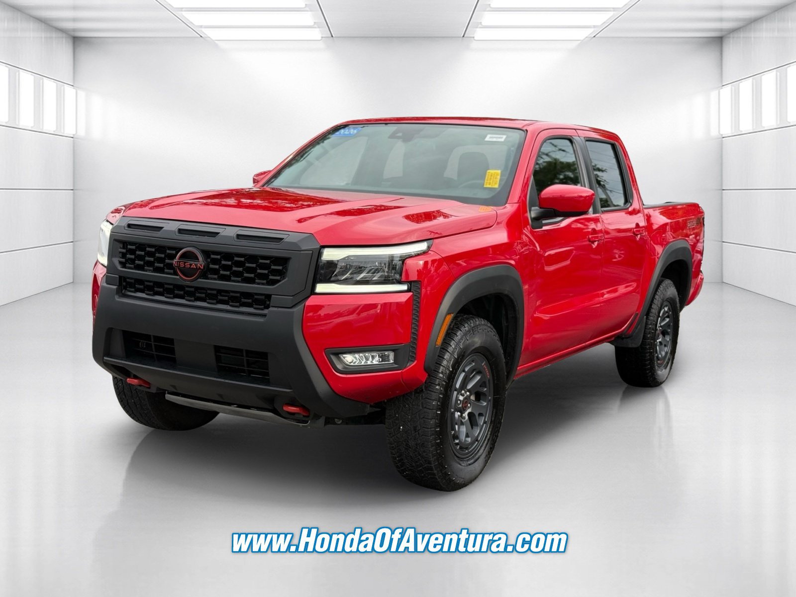 Used 2026 Nissan Frontier PRO-4X AWD/4WD image 3