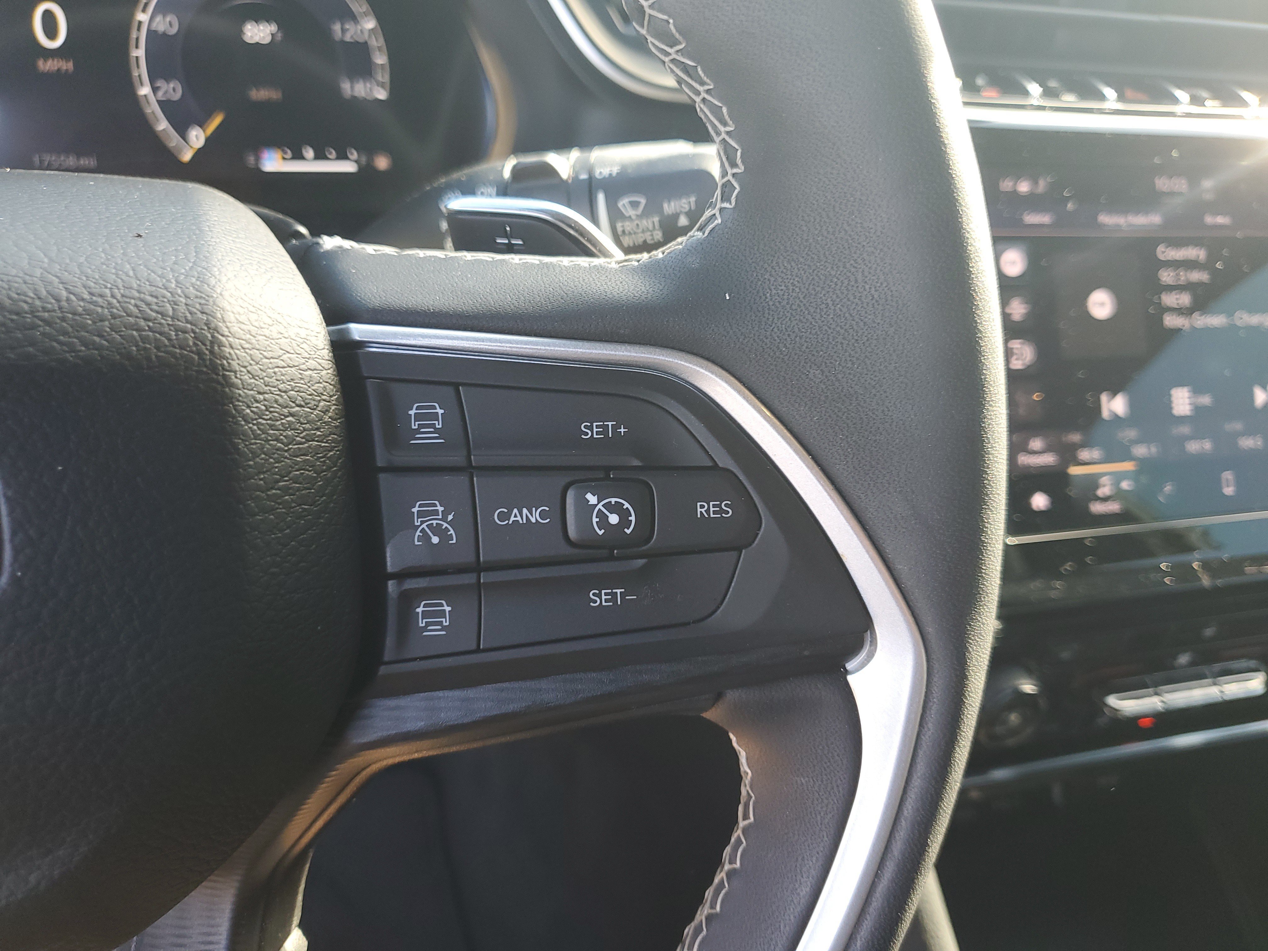 Used 2023 Jeep Grand Cherokee Altitude AWD/4WD image 17