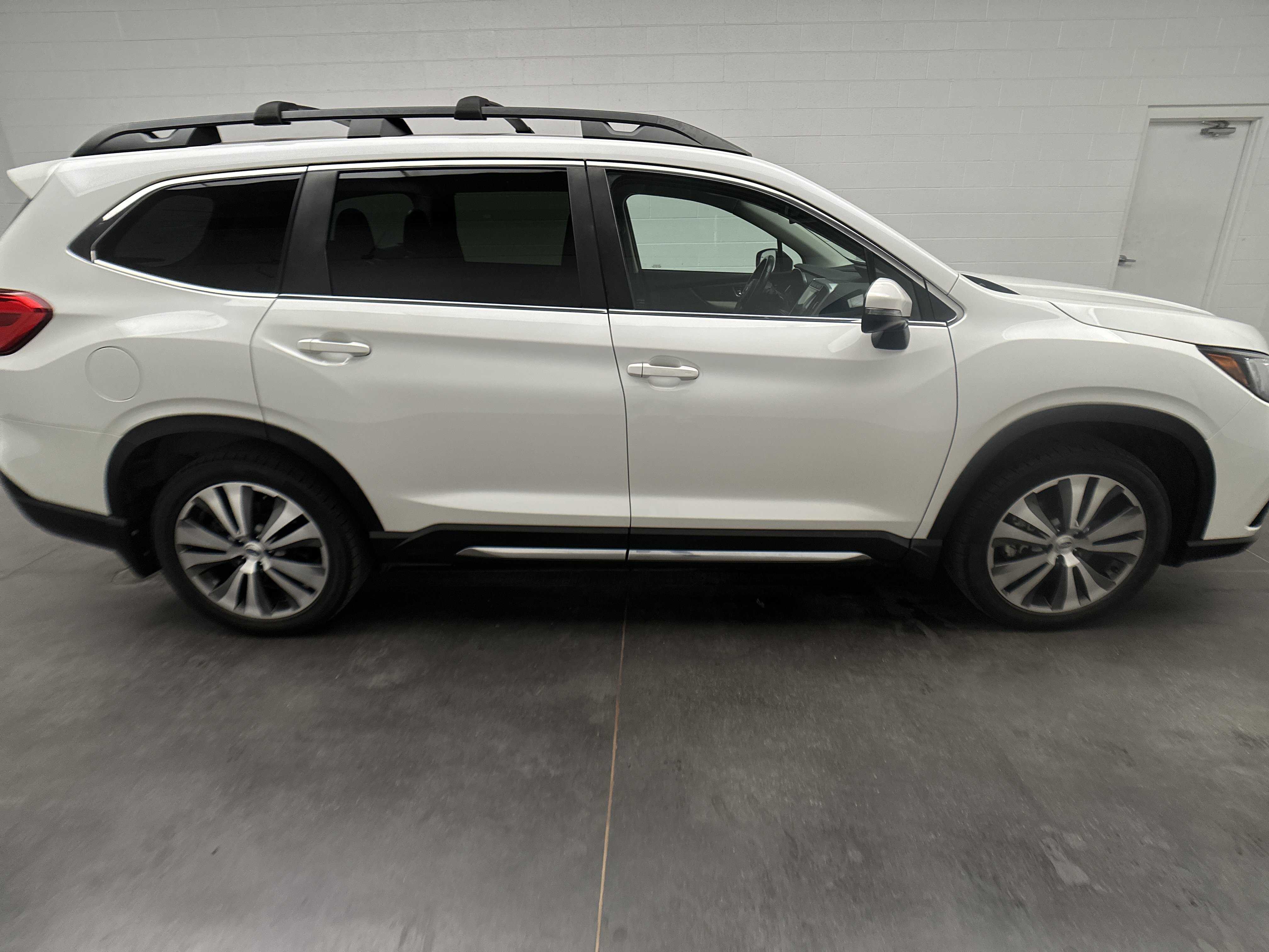 Used 2022 Subaru Ascent Limited w/ Technology Package AWD/4WD image 11