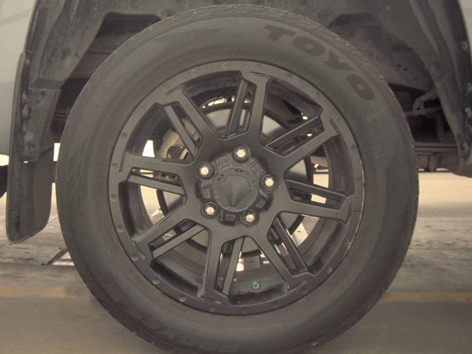 Used 2020 Toyota Tundra SR5 w/ SR5 Leather Package image 11