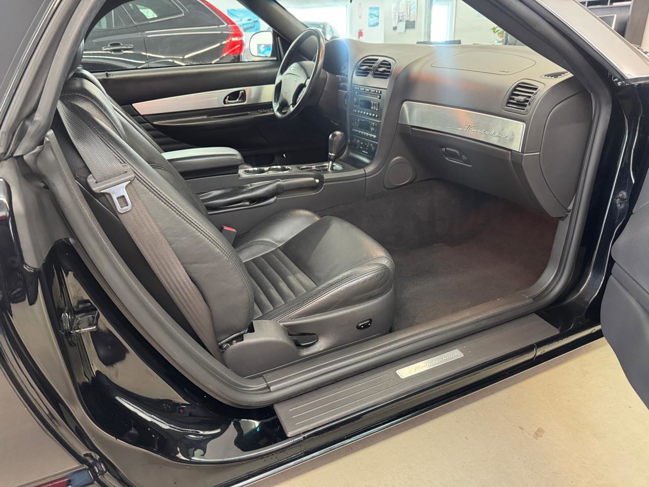 Used 2002 Ford Thunderbird image 3