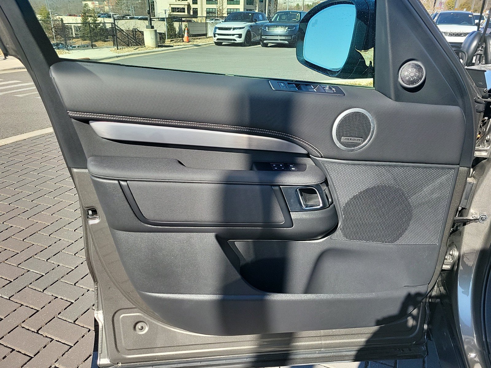 Certified 2025 Land Rover Discovery Dynamic SE AWD/4WD image 21