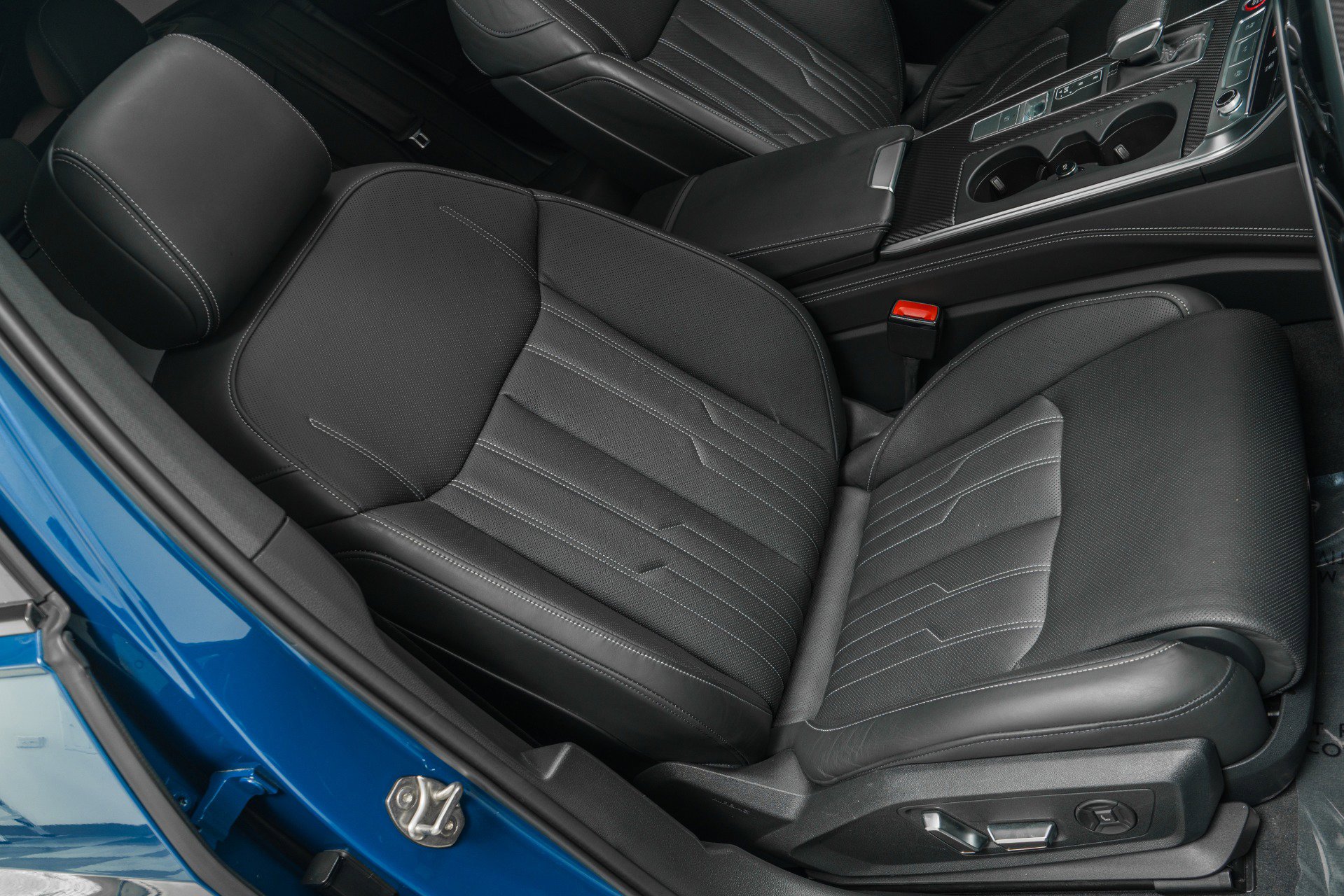 Used 2024 Audi RS 6 performance w/ Black Optic Package image 26