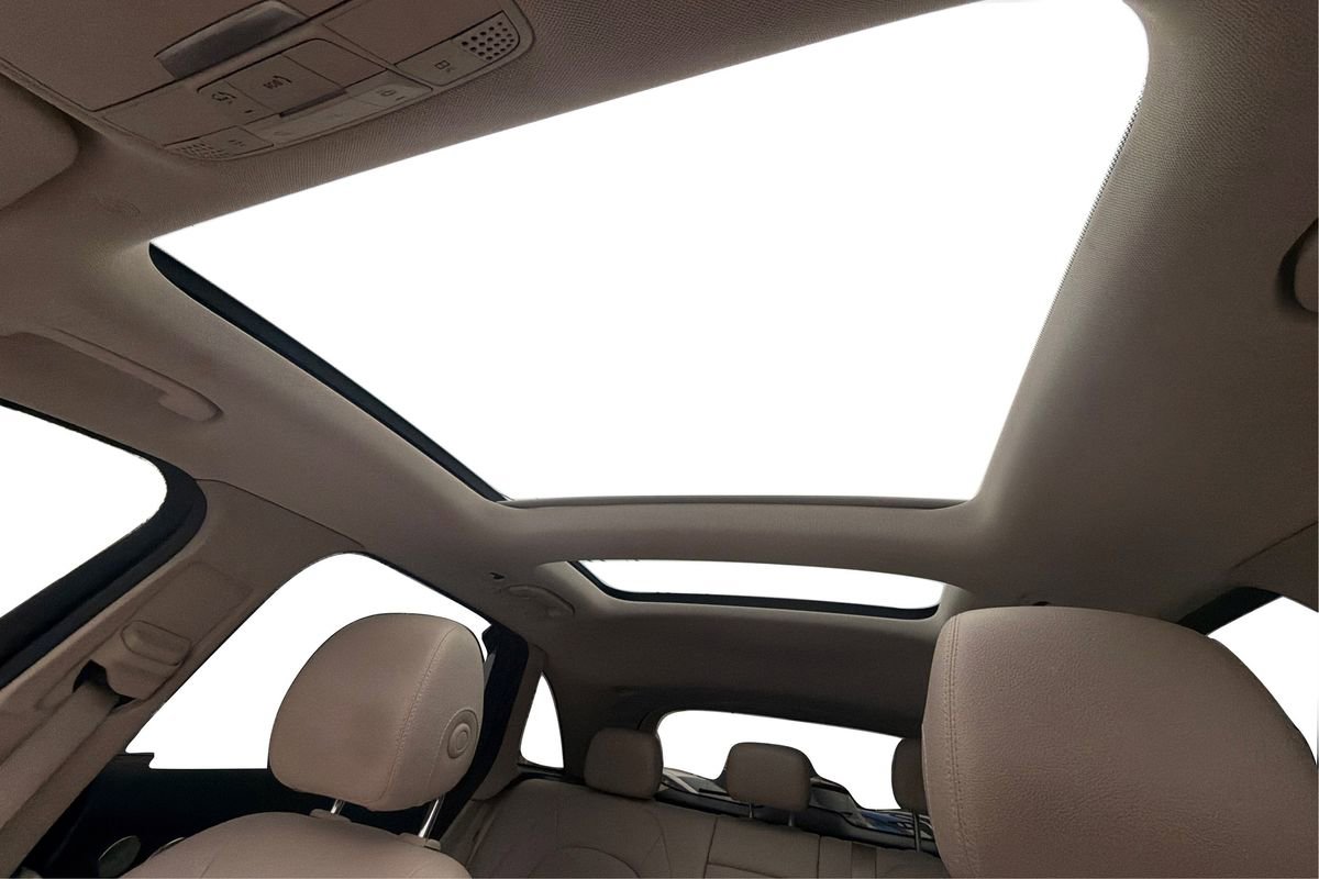 Used 2021 Mercedes-Benz GLC 300 4MATIC w/ Premium Package image 22