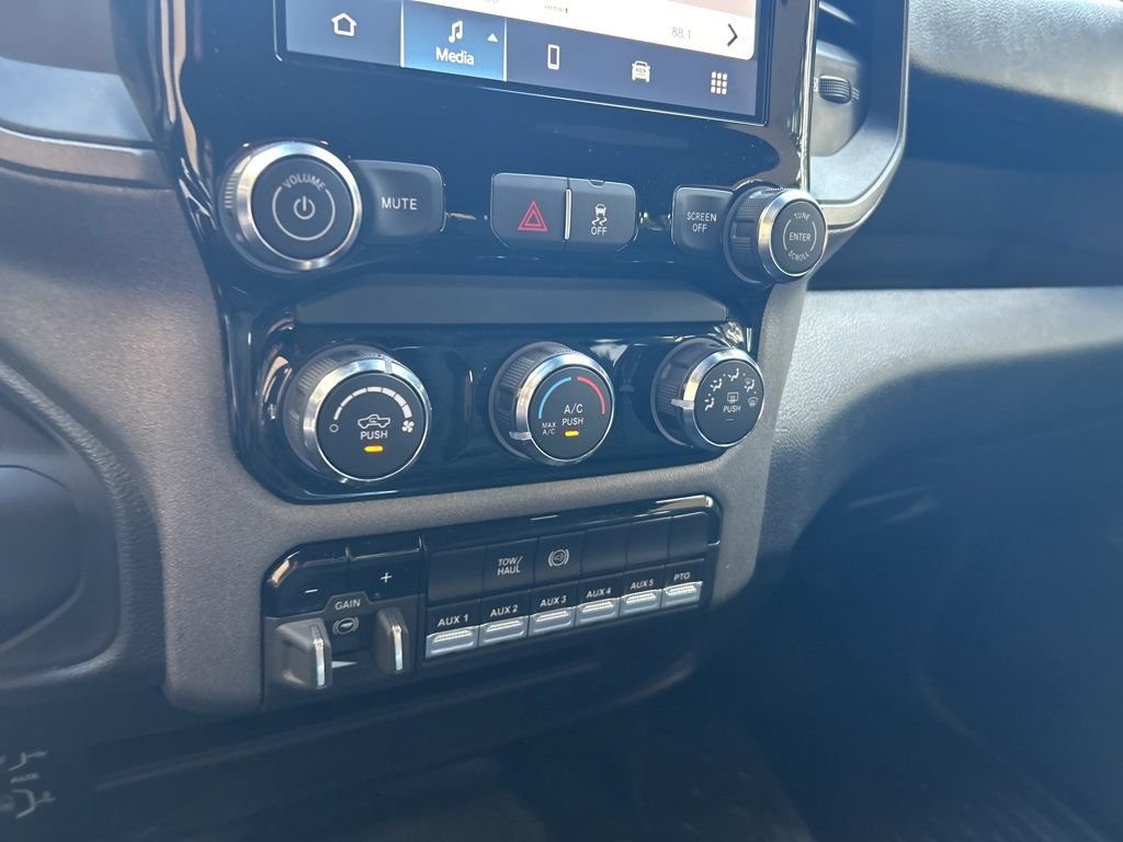 Used 2025 RAM 3500 Tradesman w/ Chrome Appearance Group AWD/4WD image 39