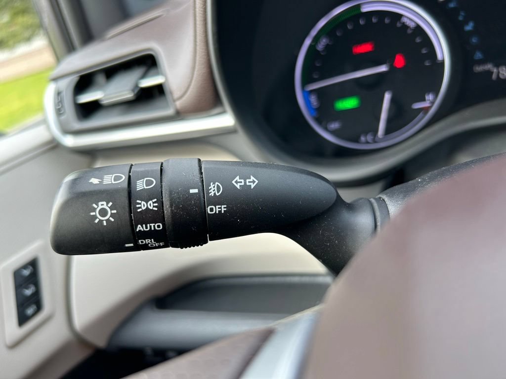 Certified 2021 Toyota Sienna Platinum FWD image 23
